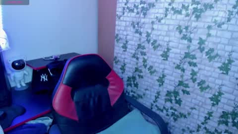  Mia   online show from November 4, 2025, 3:16 am