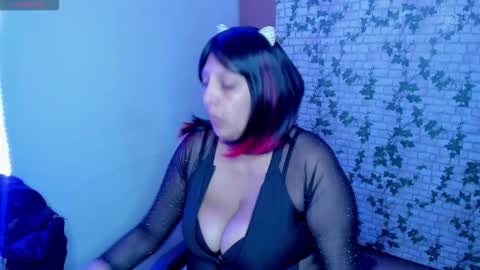  Mia   online show from November 19, 2025, 3:50 am