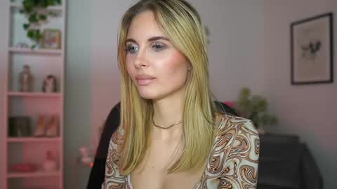 catecrago  online show from February 21, 2025, 1:33 pm