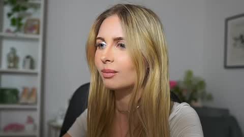 catecrago  online show from March 8, 2025, 2:08 pm