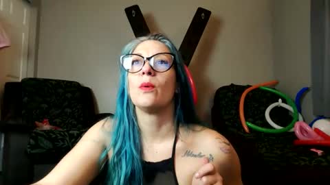 CatsKinks online show from December 18, 2025, 7:58 am