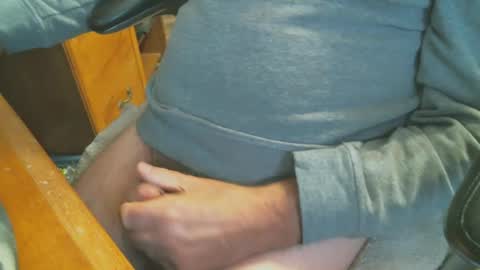 Snapshot of cczt154 chatting on December 19, 2024, 9:17 pm CCzt154 online show from December 19, 2024, 9:17 pm