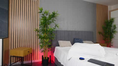 Snapshot of celestara chatting on December 19, 2024, 2:13 pm Celestara online show from December 19, 2024, 2:13 pm