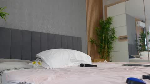 Snapshot of celestara chatting on January 12, 2025, 11:17 am Celestara online show from January 12, 2025, 11:17 am