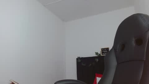 celesteayase online show from February 1, 2025, 6:00 am