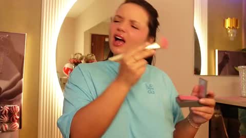 Snapshot of celestebailey chatting on November 18, 2025, 7:35 am CelesteBailey online show from November 18, 2025, 7:35 am