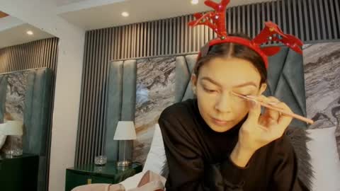 celestebellmont online show from December 17, 2025, 12:22 pm