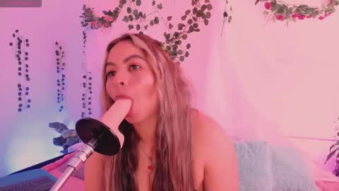 Hello guys my name is Sofi and Lizzie and  Vanessa online show from November 6, 2025, 3:24 pm