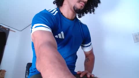 Snapshot of cesar_master_ chatting on October 3, 2025, 9:39 am cesar_master_ online show from October 3, 2025, 9:39 am