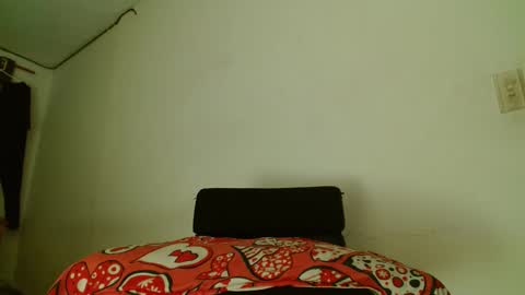 Snapshot of cesar_master_ chatting on October 25, 2025, 8:25 pm cesar_master_ online show from October 25, 2025, 8:25 pm