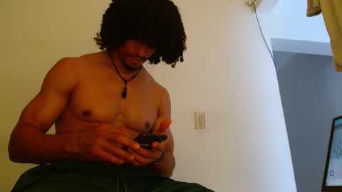 Snapshot of cesar_master_ chatting on December 1, 2025, 6:46 pm cesar_master_ online show from December 1, 2025, 6:46 pm