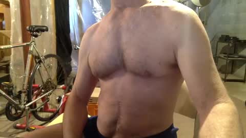 Snapshot of cfnmworkout1 chatting on January 24, 2025, 7:39 pm cfnmworkout1 online show from January 24, 2025, 7:39 pm