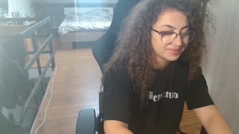 Stephanieblisss online show from November 21, 2025, 10:36 am