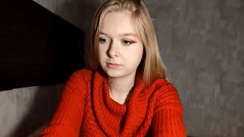 Snapshot of chanelledroz chatting on December 15, 2025, 9:02 am Lia online show from December 15, 2025, 9:02 am