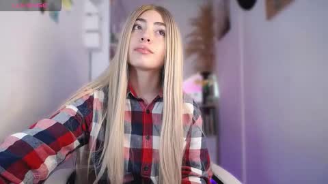 channel_blonde_a online show from November 5, 2025, 4:40 pm