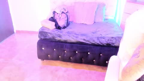 Chantall online show from November 20, 2025, 3:07 am