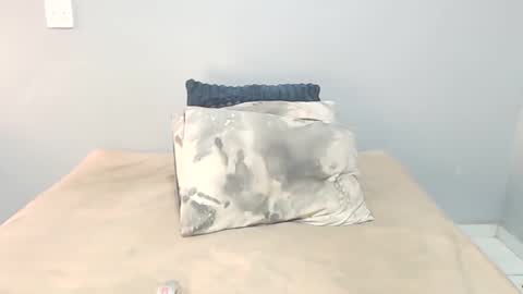 chantel87_ online show from September 19, 2025, 7:10 am