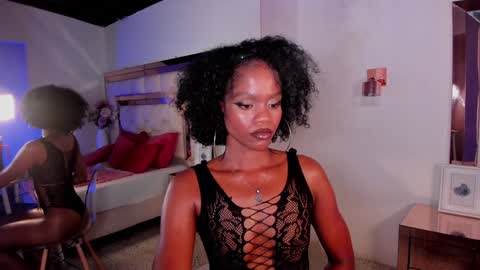 charis_hill online show from February 5, 2025, 1:04 am