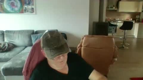 Snapshot of charles6064 chatting on January 12, 2025, 1:58 pm charles6064 online show from January 12, 2025, 1:58 pm