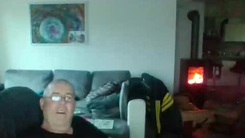 Snapshot of charles6064 chatting on November 18, 2025, 7:13 am charles6064 online show from November 18, 2025, 7:13 am