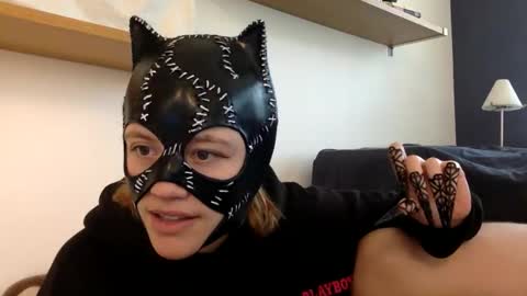 CharliesCherryRoomxoxoxoxo online show from November 10, 2025, 8:19 pm