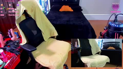 Snapshot of charlietaylorr__ chatting on December 13, 2024, 2:49 pm Charlie online show from December 13, 2024, 2:49 pm