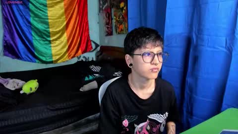 Snapshot of charlietaylorr__ chatting on December 15, 2025, 9:52 pm Charlie online show from December 15, 2025, 9:52 pm