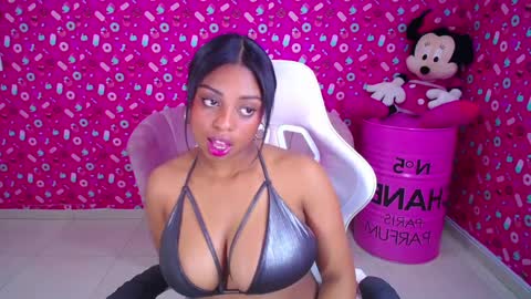 Snapshot of charlote_fun_a chatting on February 5, 2025, 7:53 pm Charlote online show from February 5, 2025, 7:53 pm
