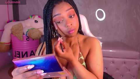 Snapshot of charlote_fun_a chatting on November 18, 2025, 12:53 pm Charlote online show from November 18, 2025, 12:53 pm