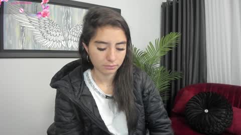 Snapshot of charlote_horny chatting on January 21, 2025, 11:35 am Charlote online show from January 21, 2025, 11:35 am