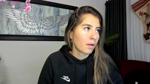 Charlote online show from November 21, 2025, 11:42 am