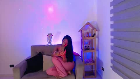 Snapshot of charlott_hotx chatting on October 7, 2025, 9:45 pm charlott online show from October 7, 2025, 9:45 pm