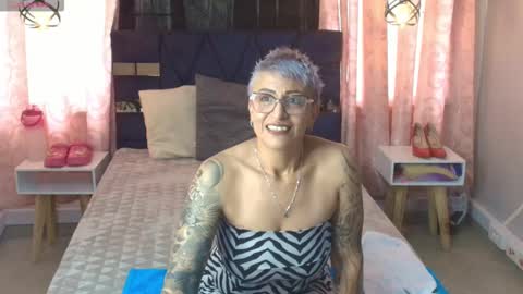 CHARLOTTE GRAY online show from December 4, 2025, 7:55 pm