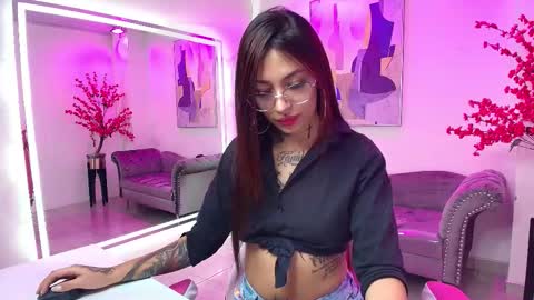 Snapshot of charlotte_etthan chatting on October 16, 2025, 3:29 am Charlotte online show from October 16, 2025, 3:29 am