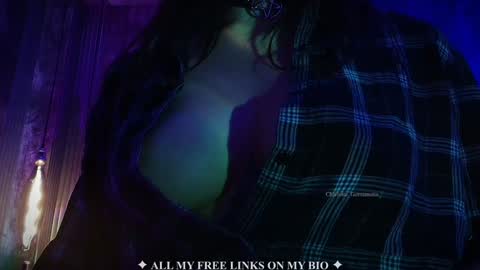 Charlotte online show from November 25, 2025, 3:34 pm