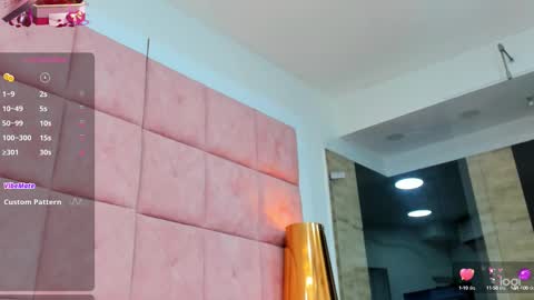 Snapshot of charlottee17 chatting on February 14, 2025, 7:33 pm ANDRE online show from February 14, 2025, 7:33 pm