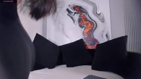 charlottegray_1 online show from November 10, 2025, 12:15 pm