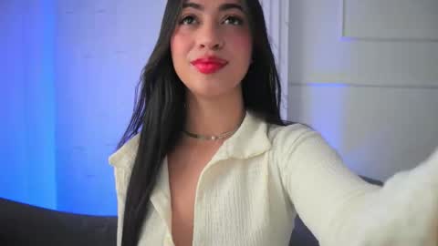 Lauren Rus online show from November 20, 2025, 12:49 pm