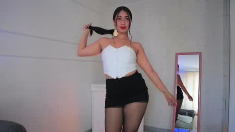 Lauren Rus online show from November 27, 2025, 12:51 pm