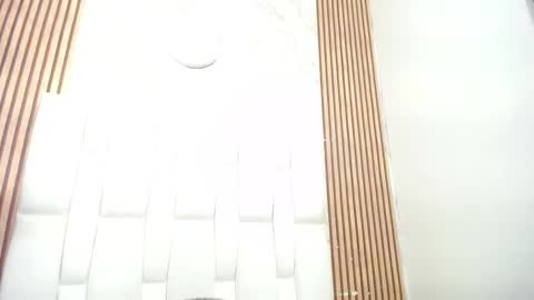 Charlotte  Schmidt online show from November 19, 2025, 11:32 am