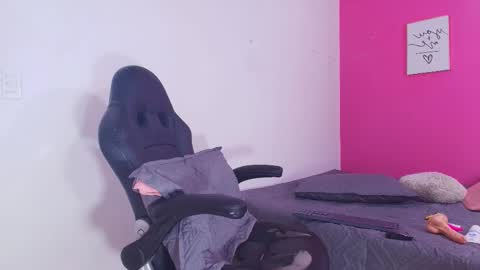 Snapshot of charlottte_miller chatting on October 2, 2025, 7:43 pm Charlotte online show from October 2, 2025, 7:43 pm