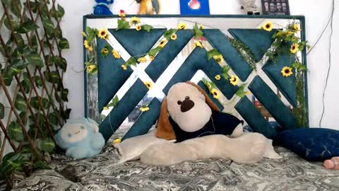 charly_evans60 online show from December 5, 2025, 3:26 am