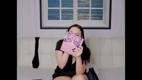 charming_lolla online show from September 28, 2025, 11:32 pm