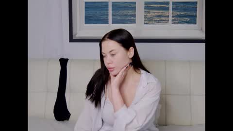 charming_lolla online show from October 3, 2025, 4:09 am