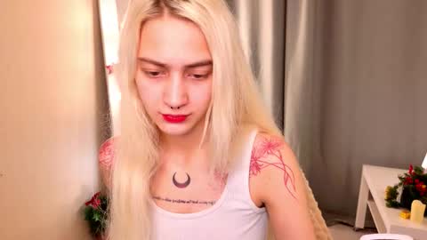 Eva  online show from December 16, 2025, 6:07 am