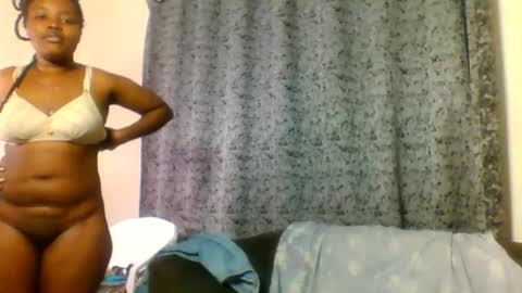 charmy_shanny online show from December 1, 2025, 8:41 am