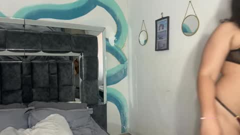 Snapshot of charons_boat_ chatting on December 5, 2025, 7:32 pm Sam and mike online show from December 5, 2025, 7:32 pm