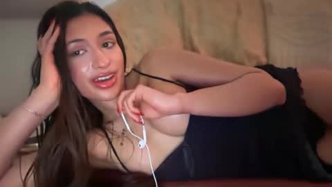 cherliecarmen online show from September 25, 2025, 4:05 am