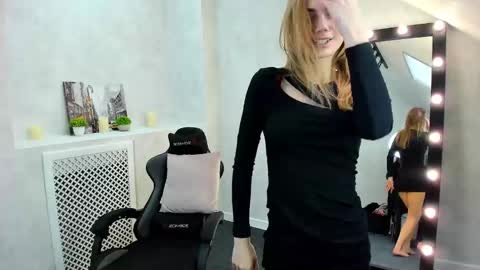 cherry_pr1ce online show from December 12, 2024, 4:04 am