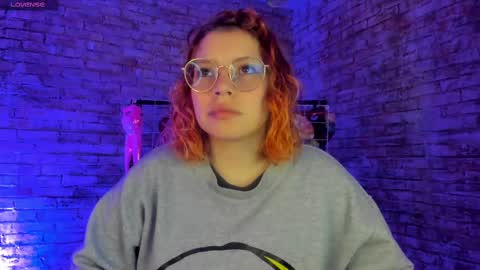 Snapshot of cherry_xoxx chatting on September 12, 2025, 11:21 am online show from September 12, 2025, 11:21 am
